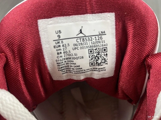 1st Kicks Jordan 3 CT8532-126 Red Cardinal Retro 0715